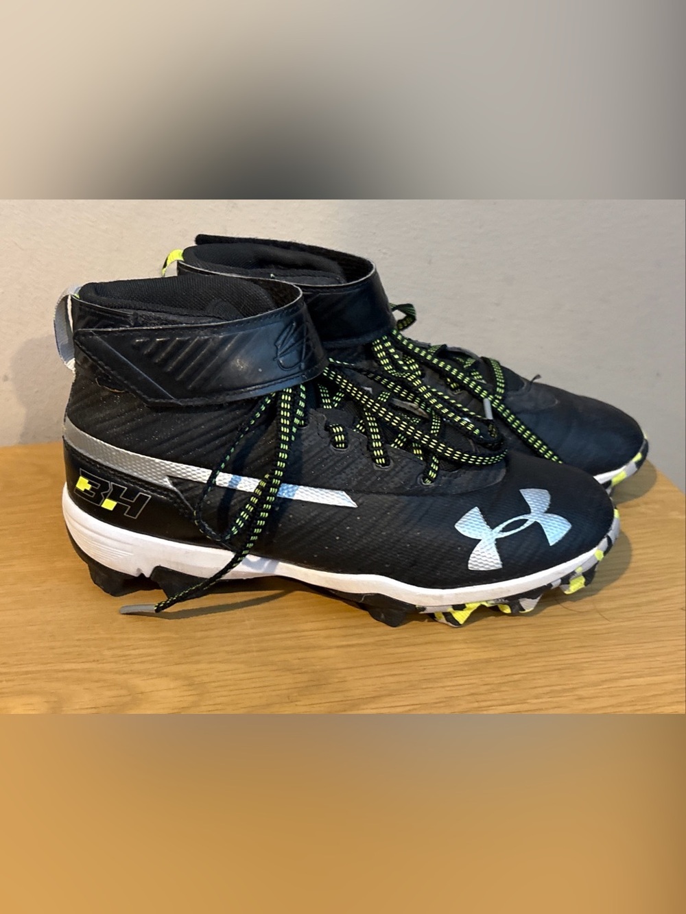 Under Armour Harper Boys Mid RM JR Black/White Baseball Cleat Youth Sz 3